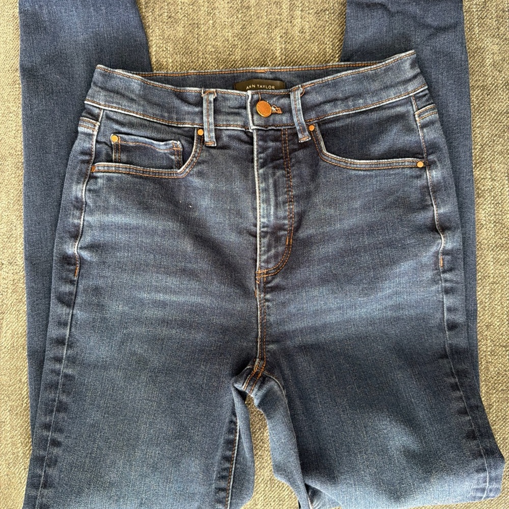 Ann Taylor High Rise Skinny Jeans Dark Wash Women's Size 2 W26” X L27” - Picture 3 of 6